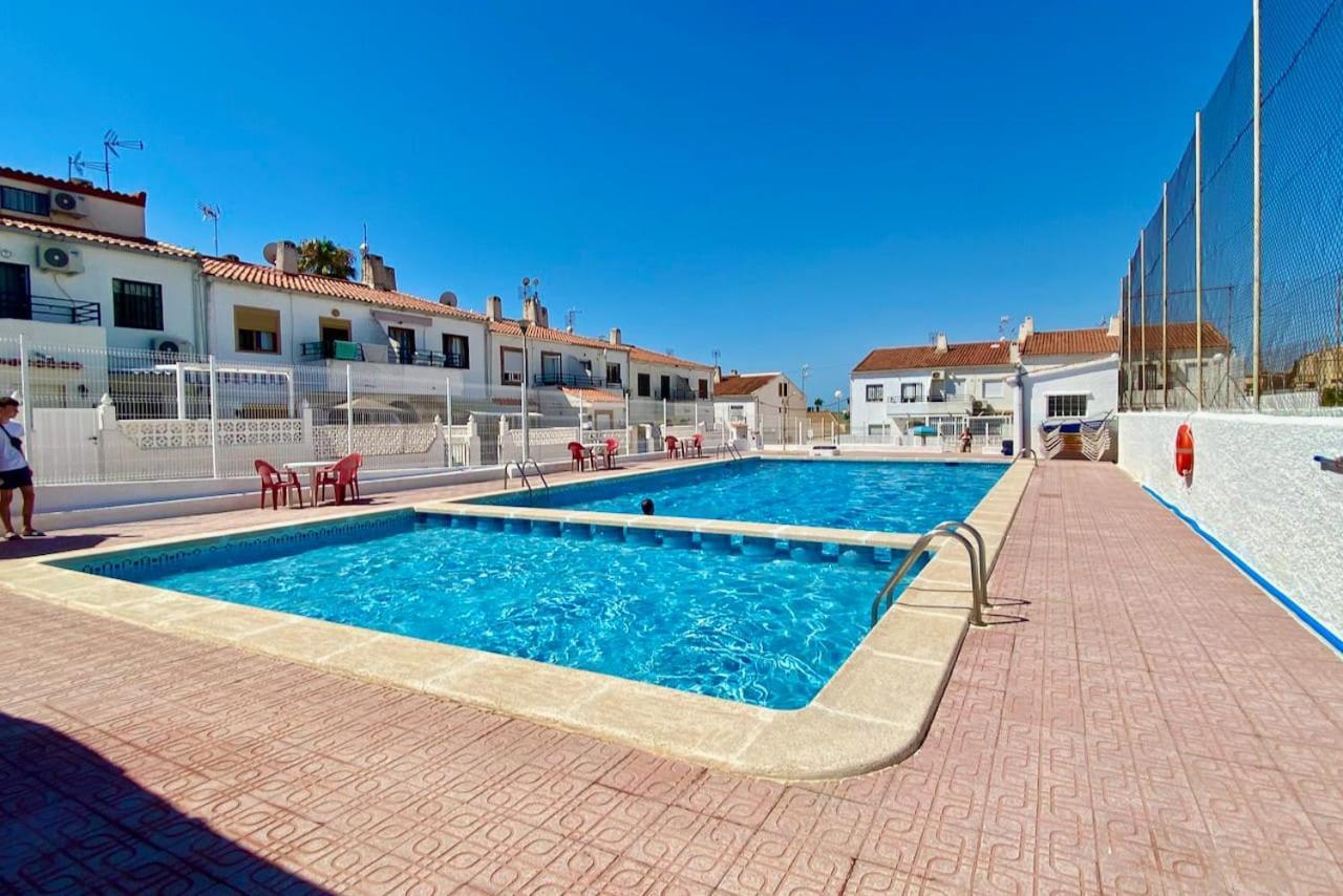 Costa Blanka Resident Apartman Torrevieja Eksteriør bilde